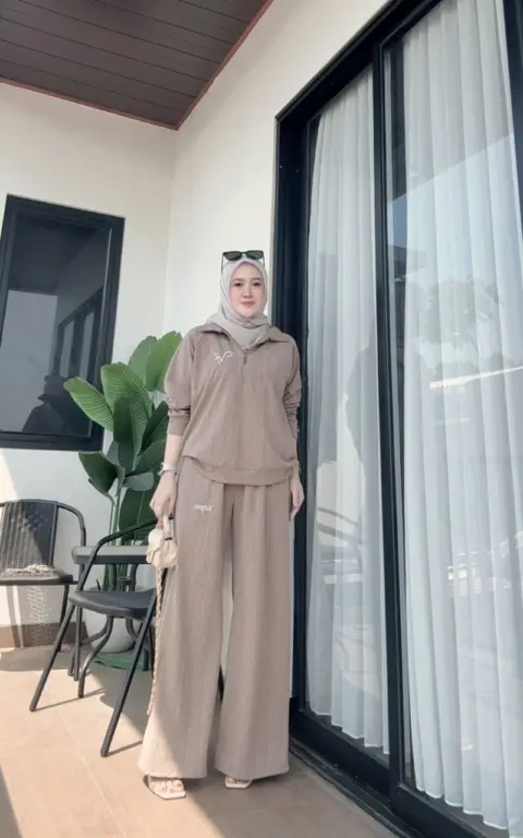 Setelan Zirima warna Taupe
